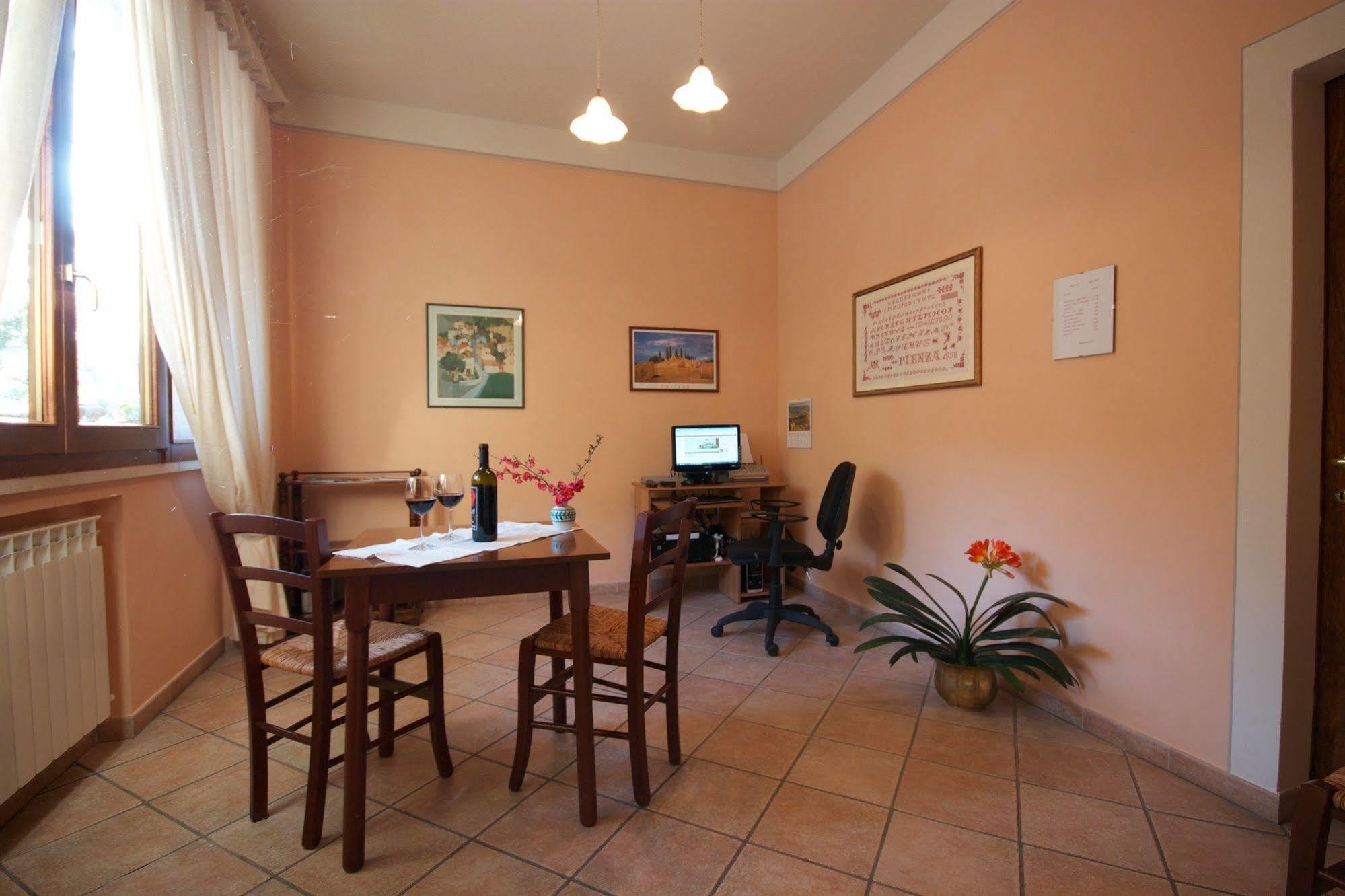 Camere Andrei Пиенца Экстерьер фото