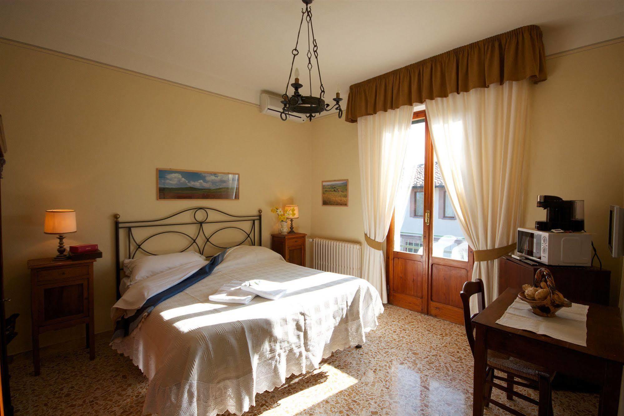 Camere Andrei Пиенца Экстерьер фото