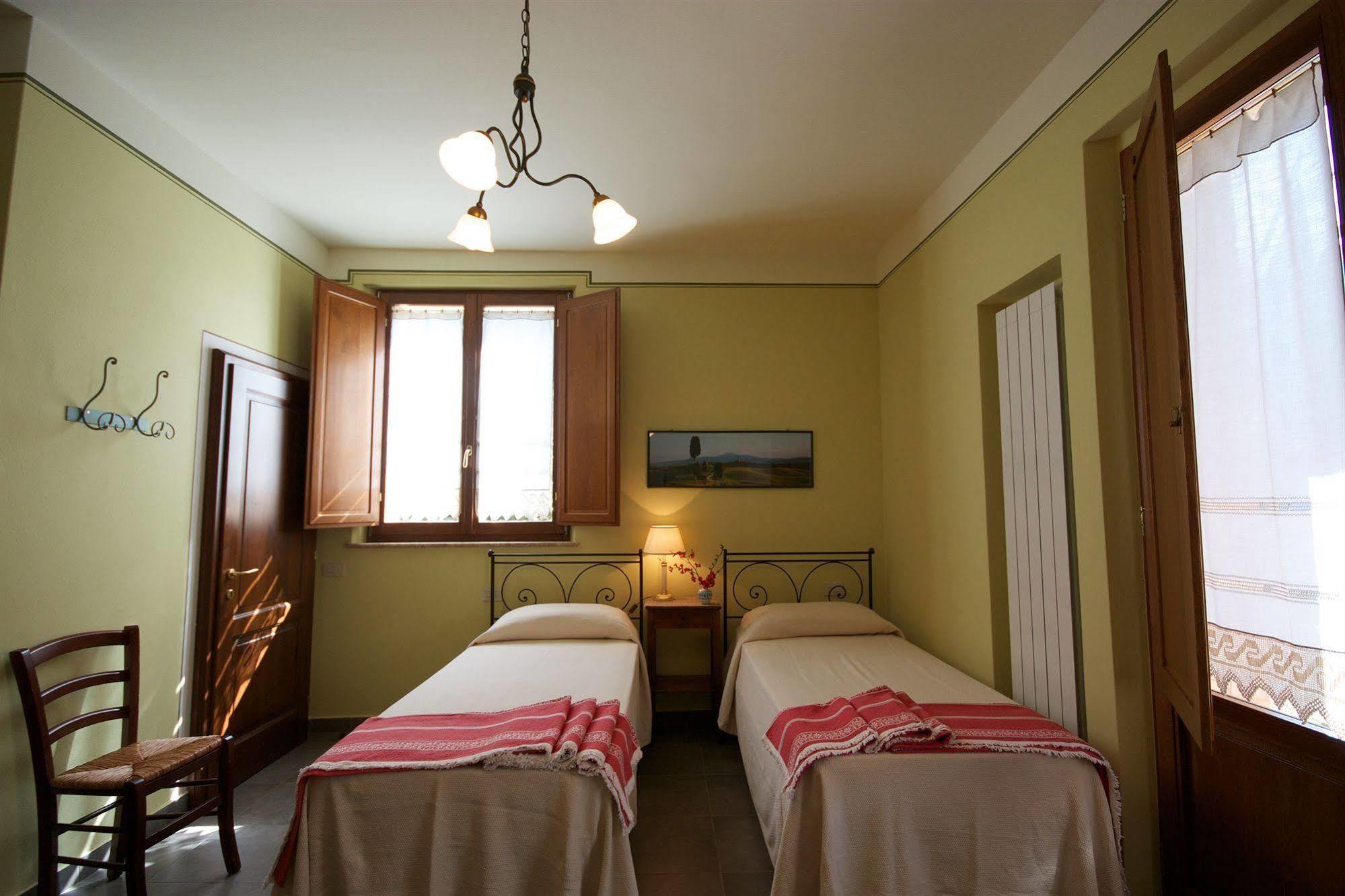 Camere Andrei Пиенца Экстерьер фото