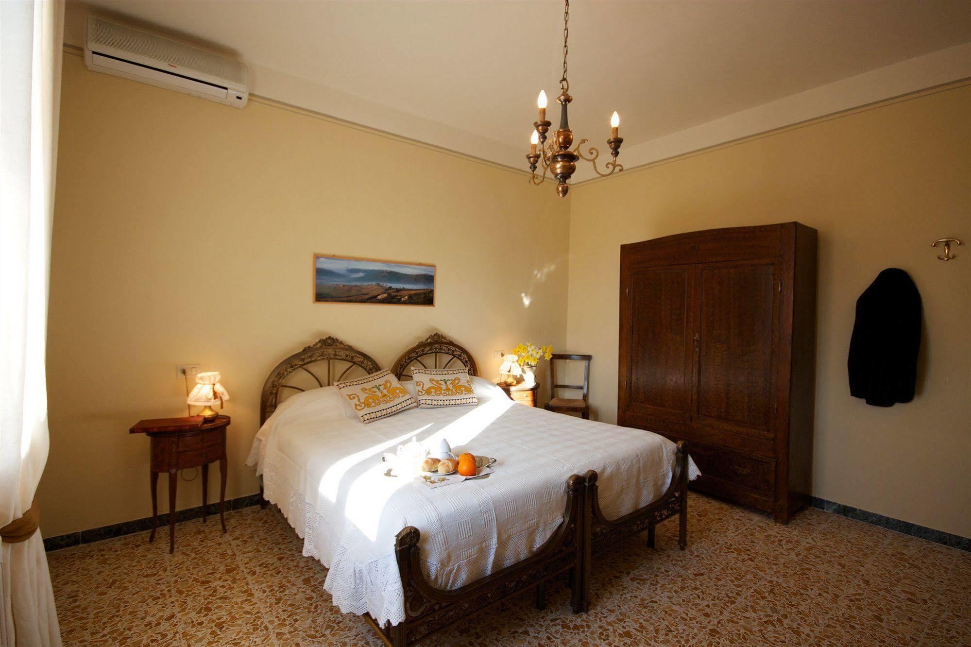 Camere Andrei Пиенца Экстерьер фото
