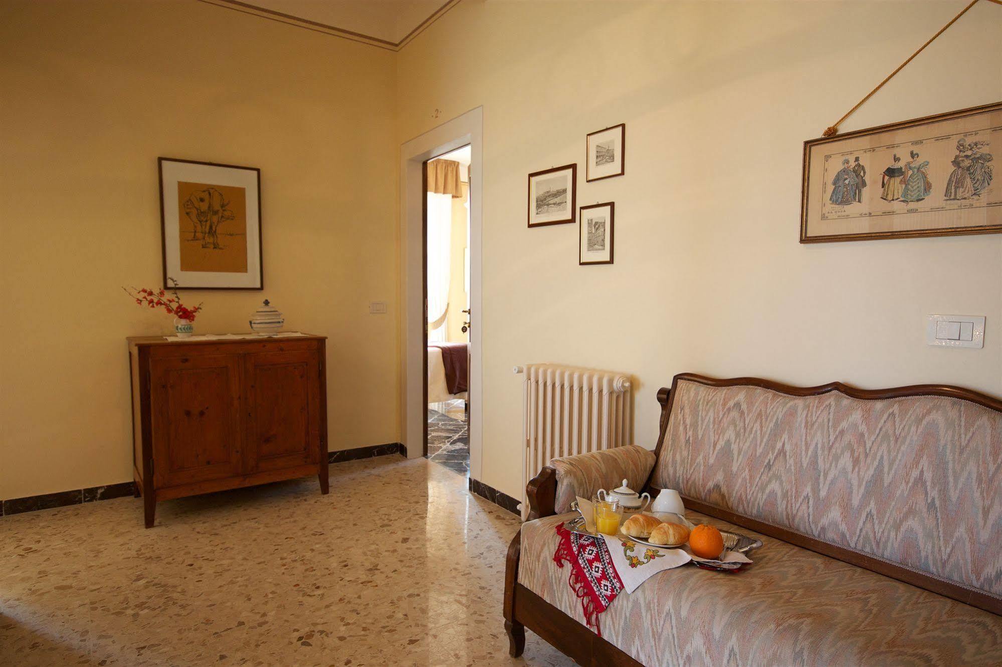 Camere Andrei Пиенца Экстерьер фото